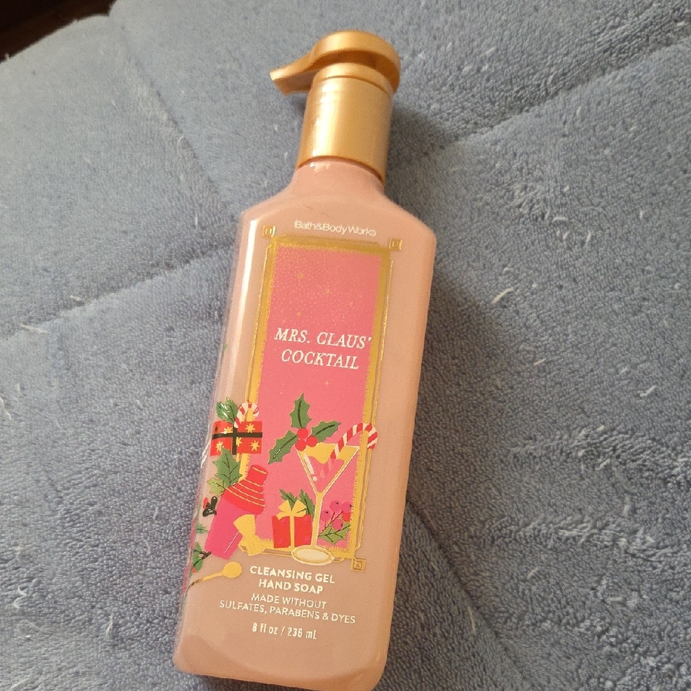 Nwt MRS. CLAUS' COCKTAIL 🤶